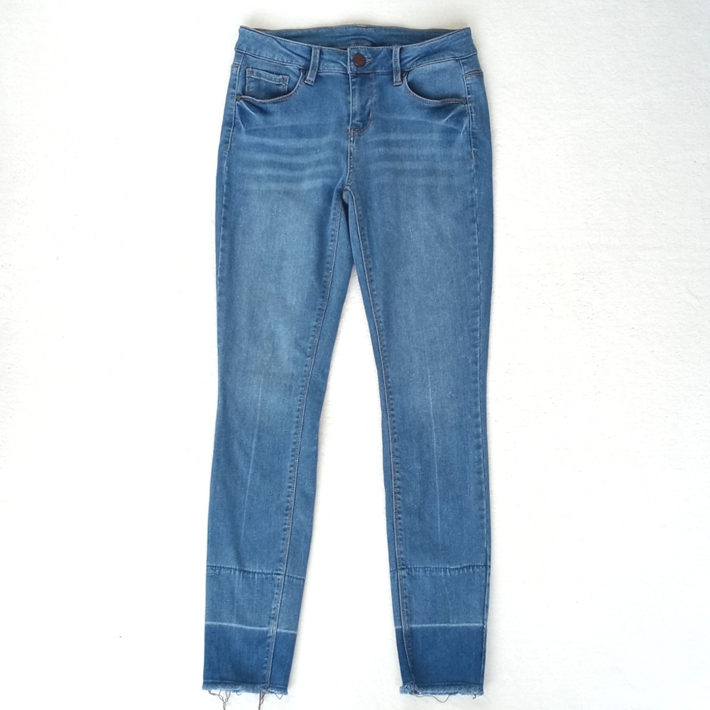 Design Lab Lord & Taylor Women’s Denim Blue Straight Frayed Leg Rayon Jeans 26